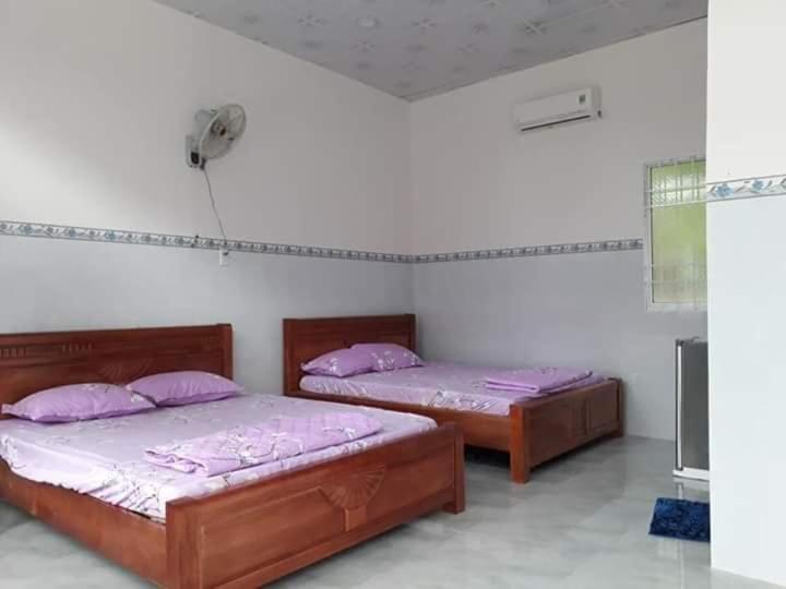 Hotel Nhà Nghỉ NgọC PhuọNg Hon Son à Lai Son Chambre photo